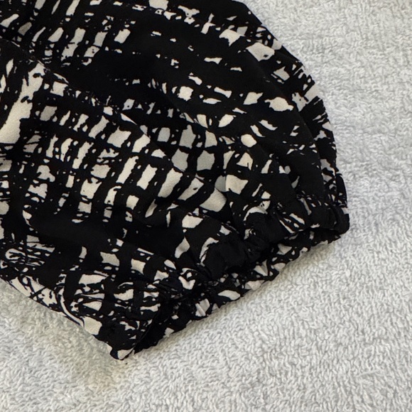 EUC MICHAEL Michael Kors Abstract Top 3/4 length sleeve. Elastic waist and Bands - Picture 5 of 5
